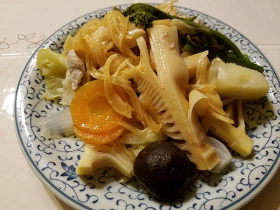 春キャベツとタケノコの温野菜 ・ 玉ねぎドレッシングがけ